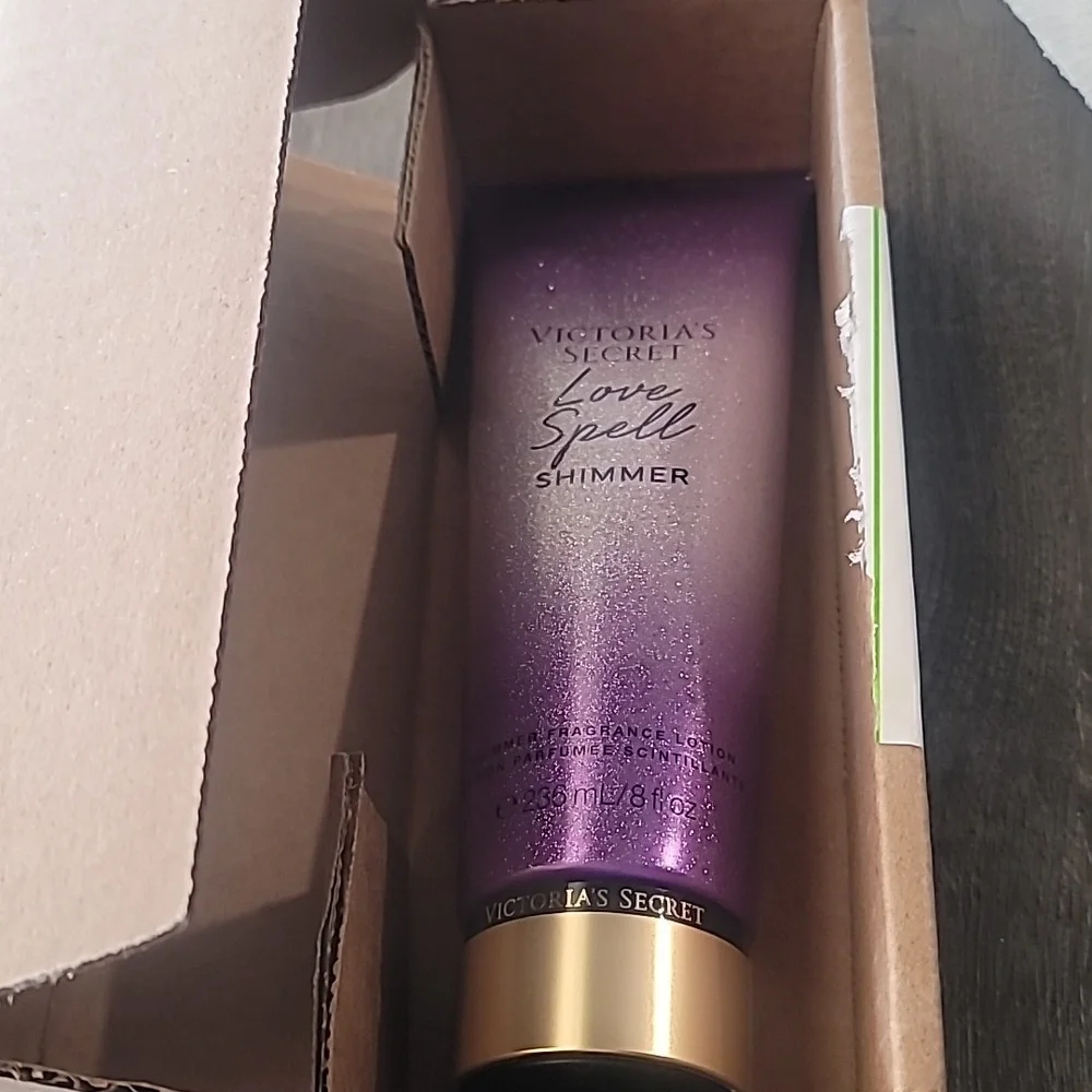 Victoria's secret LIMITED EDITION love spell shimmer body lotion